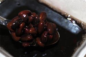 黑豆泡醋一天吃多少粒，一天5～10粒